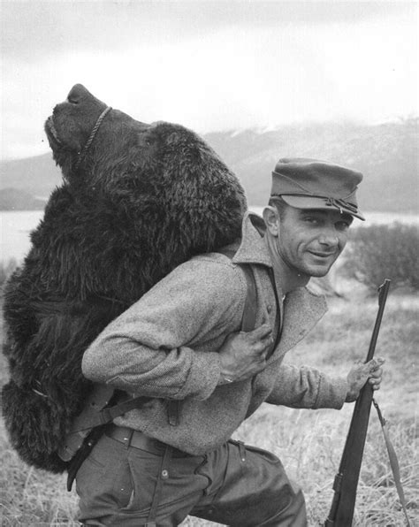 File:Bear hunting Kodiak FWS.jpg - Wikimedia Commons