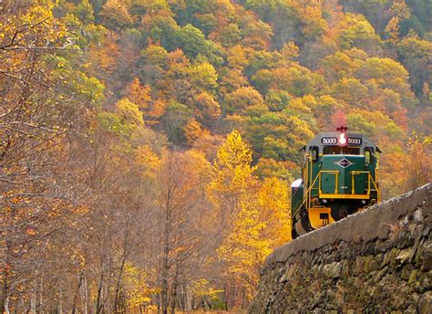 10 scenic train rides that are perfect for US leaf peeping