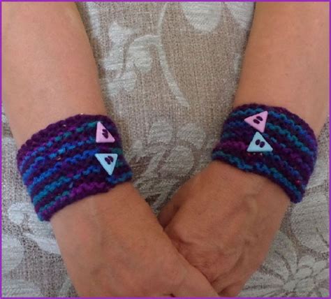 Free Pattern – Buttoned Cuffs | Free pattern, Knitting for beginners, Pattern