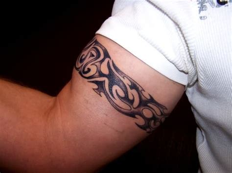 Tattoo Design On Biceps | Tatuagem bracelete masculino, Tatuagem de banda, Jovens tatuados