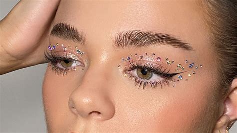 Glitter Makeup Ideas 2023: 20 Stunning Looks for Any Type of Event