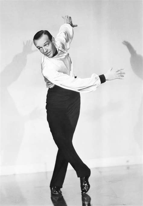 Fred Astaire em Shall We Dance (1937) Hollywood Men, Golden Age Of Hollywood, Classic Hollywood ...