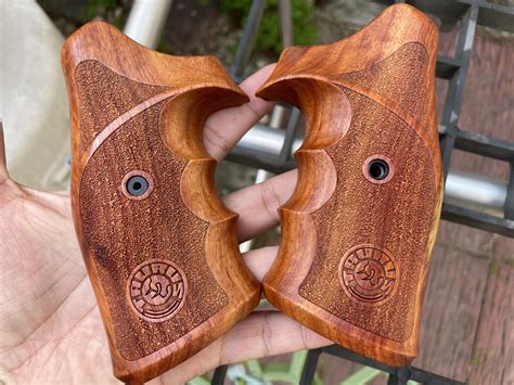 New Target Grips For Taurus Medium/Large Farme Square Butt .357 M44 65 82 Wood | eBay