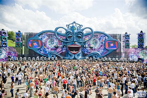 The Amazing Stage Designs of the Tomorrowland Music Festival ...