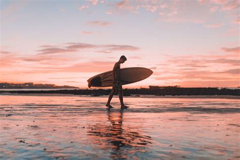 A Complete Guide to Surfing Tamarindo in Costa Rica