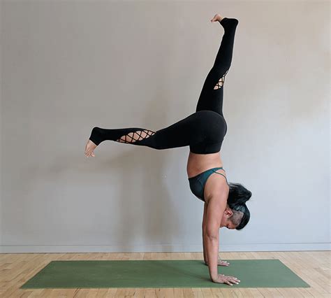 Alo Yoga Review: Entwine Lace Up Leggings - Schimiggy Reviews