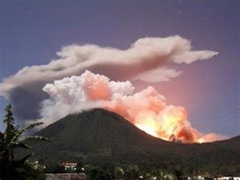 Malam Ini Gunung Merapi Kembali Meletus dengan Tinggi Kolom 3.000 meter ...