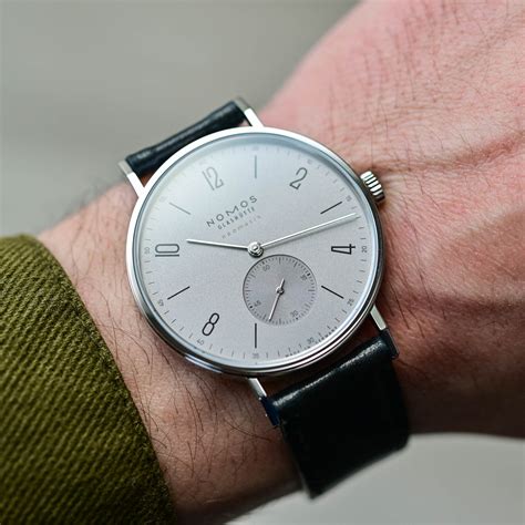 Nomos Tangente Neomatik Platinum Gray 35 & 39 - Review, Video, Price