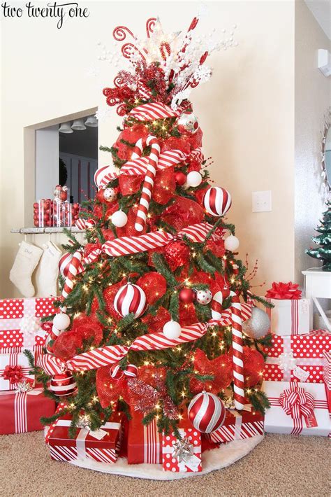 Red and White Christmas Tree - Decorating Ideas