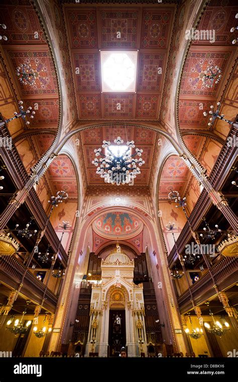 The Great Synagogue (Dohany Street Synagogue) interior in Budapest, Hungary Stock Photo - Alamy