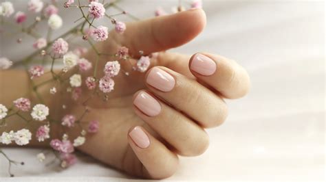 Our Guide To BIAB Nails: The Gel Manicure That Has Actual Benefits