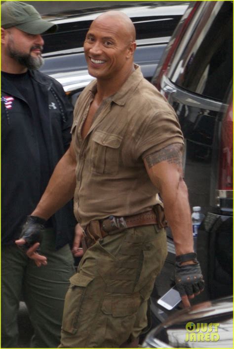 Photo: dwayne johnson kevin hart get to work filming jumanji 01 | Photo ...