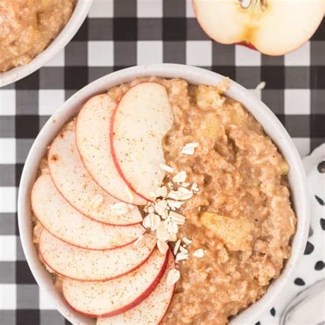 Apple Cinnamon Stove top Oatmeal Recipe • MidgetMomma
