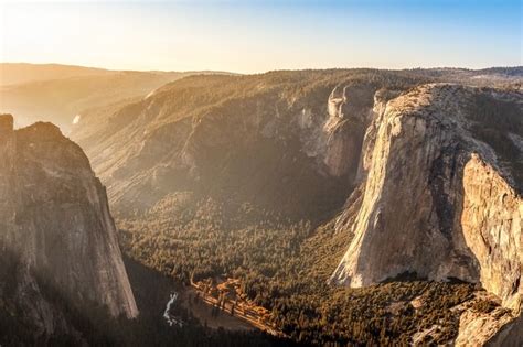 Premium Photo | Yosemite valley at sunset