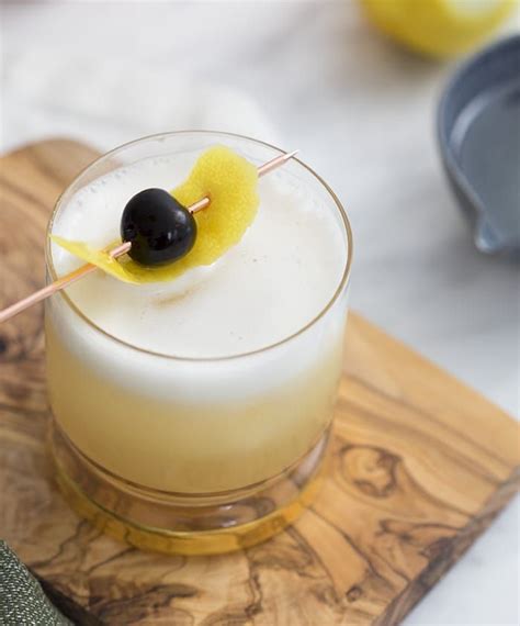 Old-Fashioned Whiskey sour recipe with egg whites and bourbon for ...