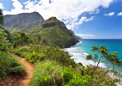 The Best Hiking Trails in Hawaii on Oahu, Kauai, Maui, Molokai