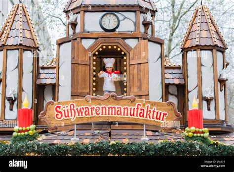 Christmas Market in Hamburg Stock Photo - Alamy