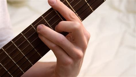 What Is the Difference Between Classical and Folk Guitars? | Our Pastimes