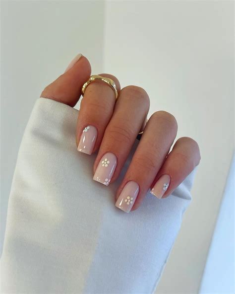 25 Simple Nail Designs 2023 - Easy Nail Art Trends to Try | Flipboard