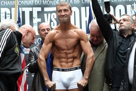 Bute vs. Johnson Weigh-in Results: Video Photos & Weights - ProBoxing-Fans.com