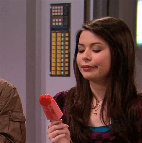 Celebs Galaxy: Miranda Cosgrove - Popsicle Gif´s - iCarly