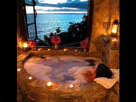 Relaxing and romantic setting - bubble bath for two with a view in Capri, Italy #romantic # ...