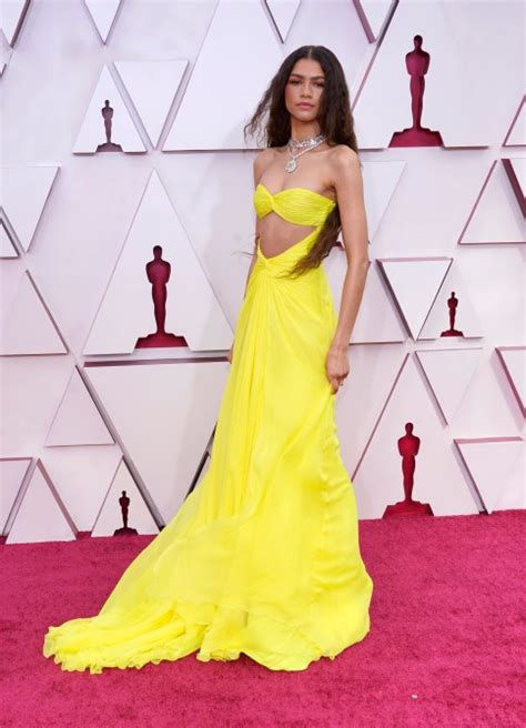 Zendaya’s Oscars 2021 Look: See Her Yellow Valentino Gown Here ...