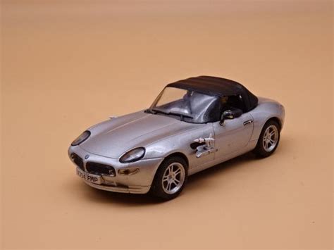 UNIVERSAL HOBBIES - BMW Z8 007 JAMES BOND - 1:43 | Aukro