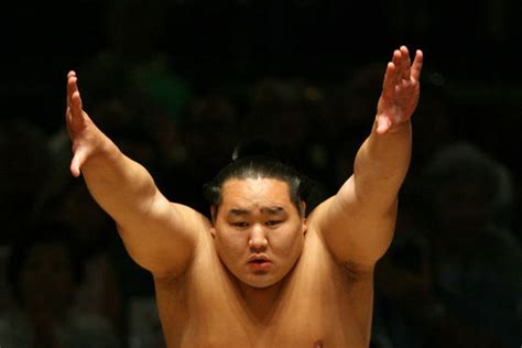 Asashoryu, el gran campeón de sumo, se retira tras un nuevo escándalo ...