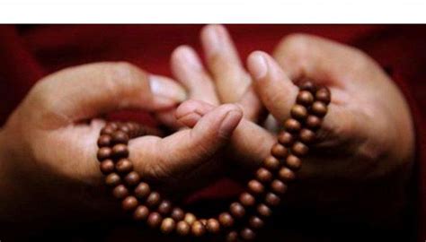 What are Buddhist Prayer Beads? 108 Buddha Mala Explained