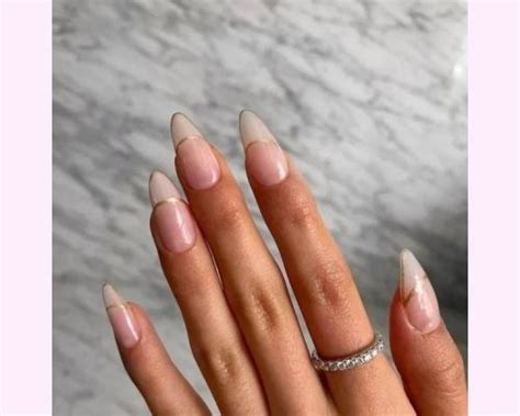 25 Stunning Almond Nail Designs And Ideas - 2023 (2024)