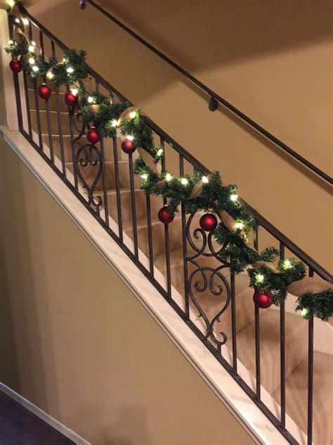 20+ Garland On Stairs Ideas – HomeDecorish