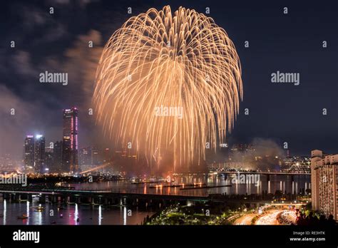 Seoul fireworks festival in Han river Stock Photo - Alamy