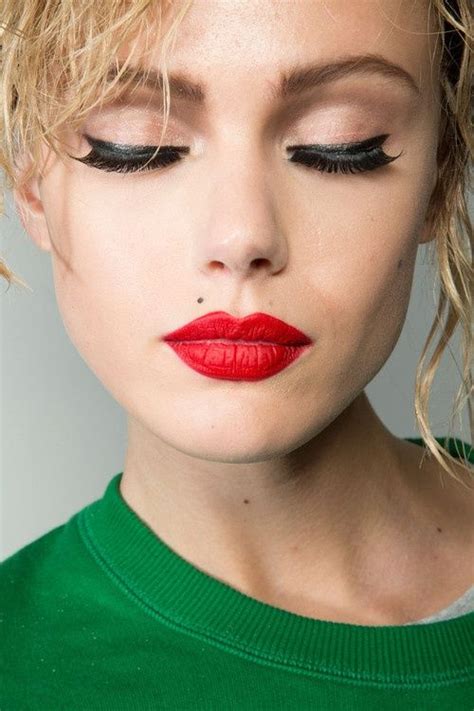 25 Glamorous Makeup Ideas with Red Lipstick | Glamorous makeup, Red lip makeup, Beauty makeup