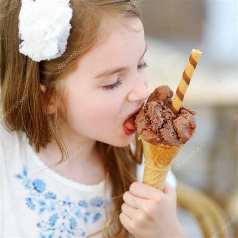 Little girl eating ice cream — Stock Photo © maximkabb #78152022