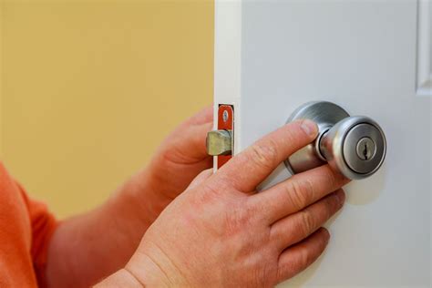 6 Types of Aluminium Door Locks and Handles