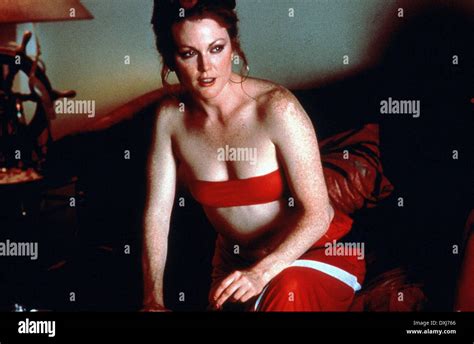 Julianne moore boogie nights hi-res stock photography and images - Alamy