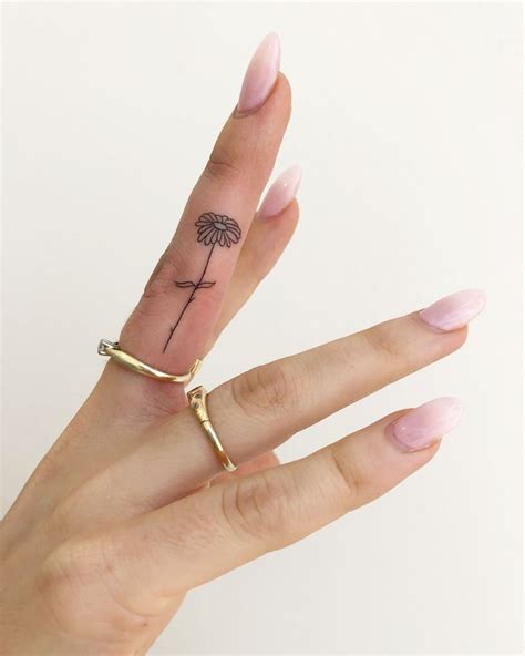 50+ Flattering Minimalist Tattoos to Exude Charm and Confidence | Small ...