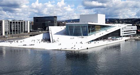 art 4 logic: The Oslo Opera house