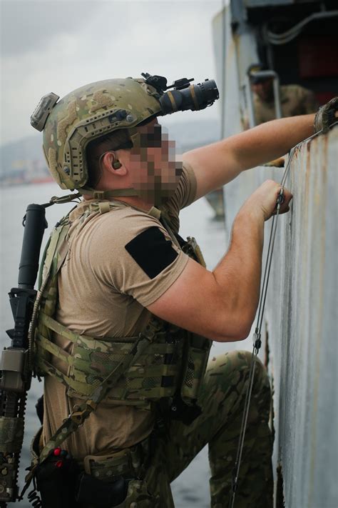 DVIDS - Images - UNITAS 22: U.S. Navy SEAL VBSS [Image 4 of 10]