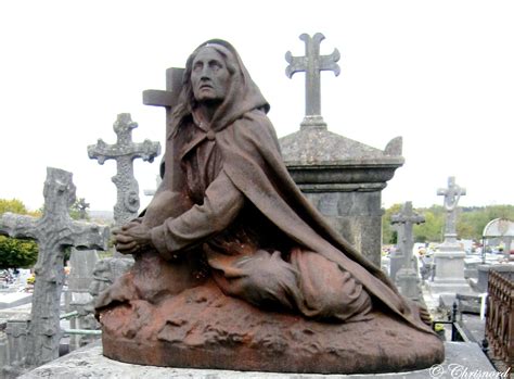 cemetery statue | Cemetery statues, Cemetery monuments, Statue