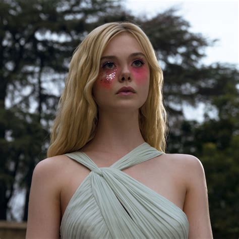 What Influenced The Stunning Beauty Looks In The Neon Demon | The neon demon, Elle fanning, Fashion