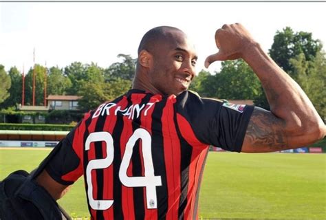 PHOTO Kobe Bryant In An AC-Milan Jersey