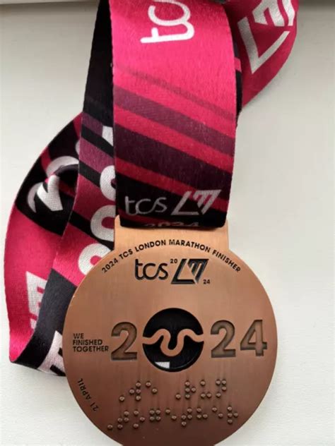 LONDON MARATHON 2024 TCS Finishers Running Medal EUR 124,29 - PicClick IT