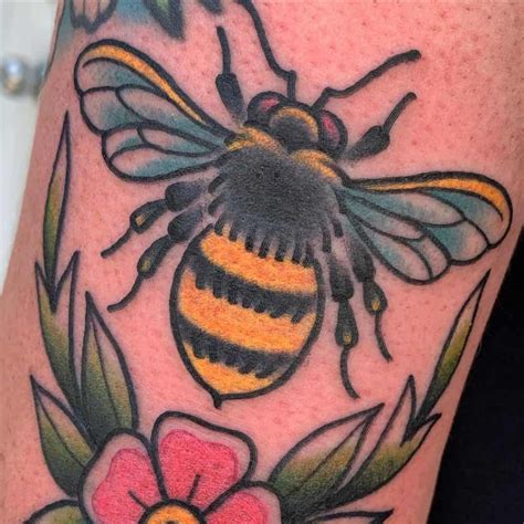 Traditional bee tattoo 1 | Traditional tattoo bee, Bumble bee tattoo ...