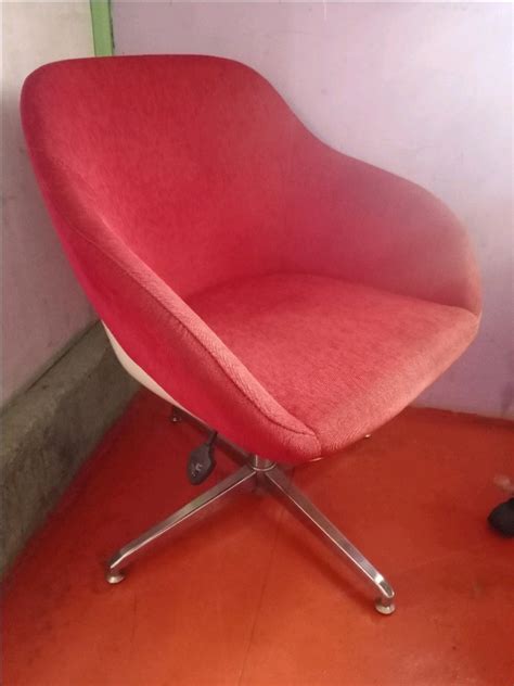Red Stainless Steel Moulded Foam Round Cafe Chair at Rs 8000 in Bengaluru