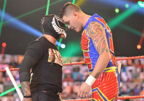 Dominik Mysterio Wickedly Showcases Disdain Towards Father Rey Mysterio ...