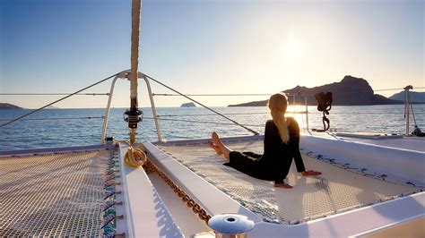 Catamaran Cruise in Santorini - Santorini Tours | Grekaddict