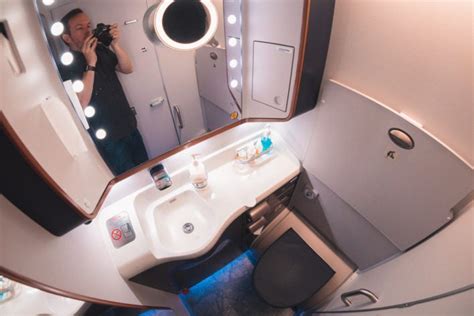 Singapore Airlines New Airbus A380 Business Class Review [Images]