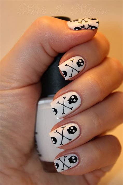 Latest Designs Of Nails Art For Women From This Winter 2014 - Fashion World Hunt